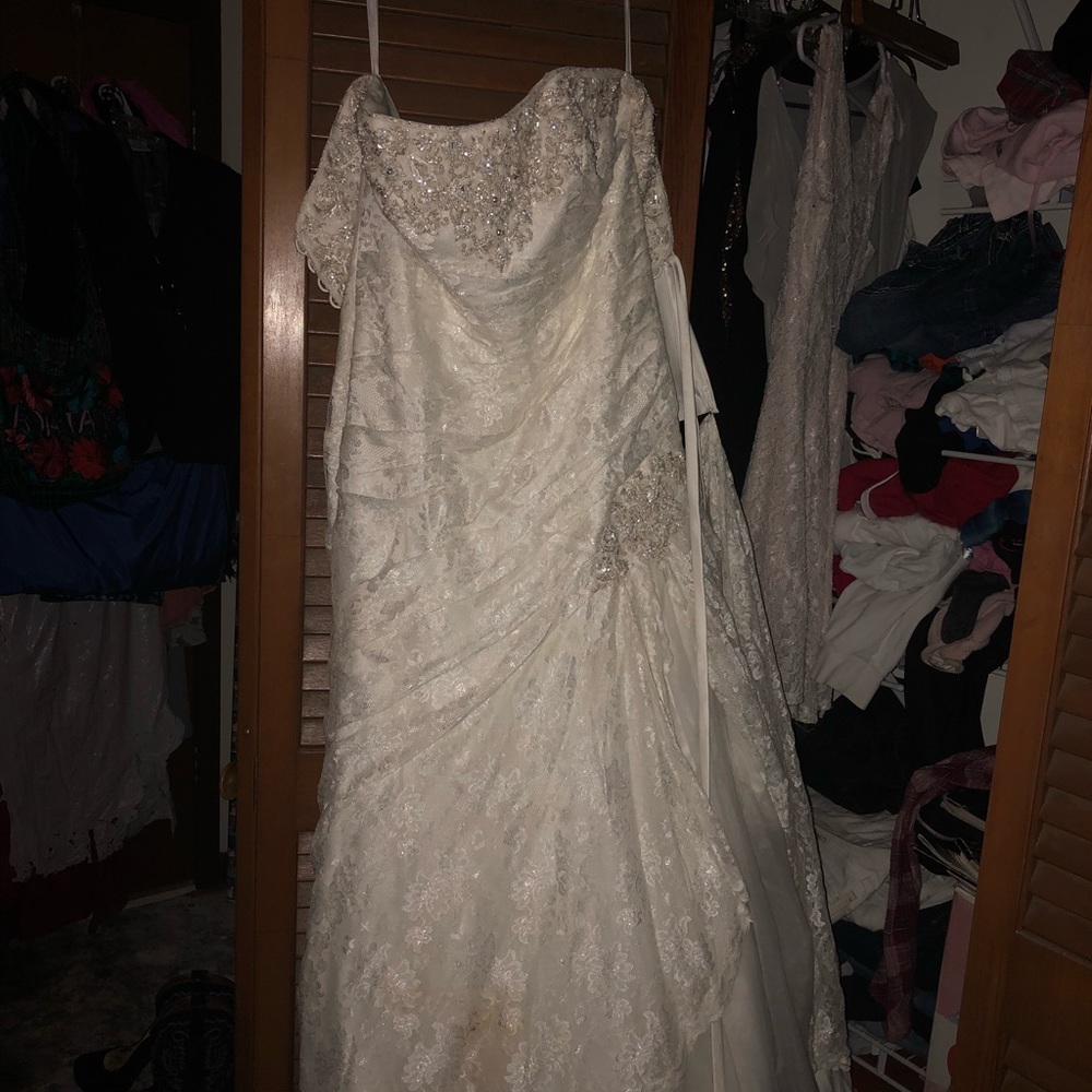 David’s bridal wedding gown